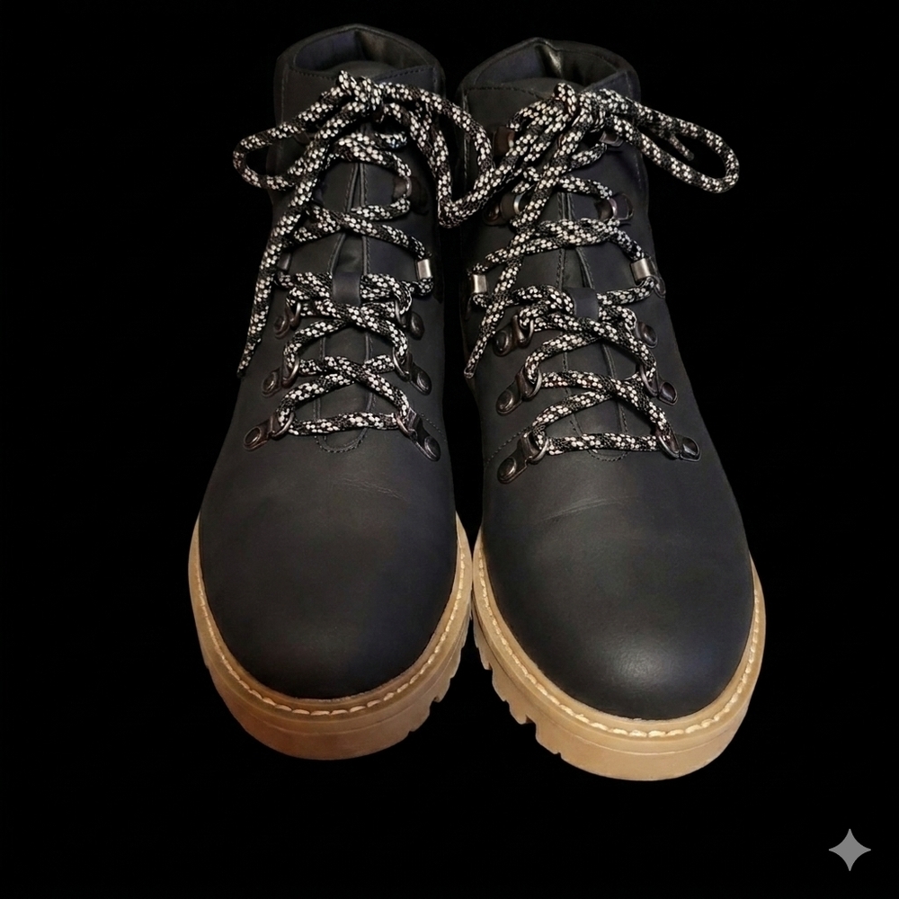 Women's Tully Lace-Up Winter Hiking Boots Black - Universal Thread -8 NWT